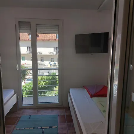 Apartment Izvori